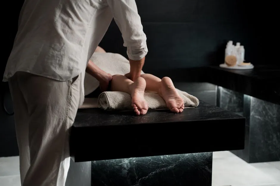 Why 2pm Is the Worst Time to Arrive (Image Credits: Pexels)