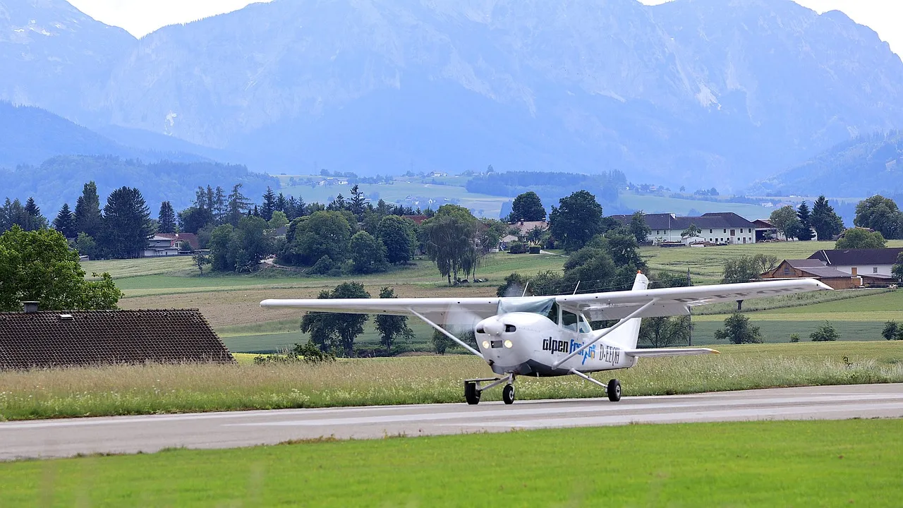 Look at the Aircraft, Not Just the Parachutes (Image Credits: Pixabay)