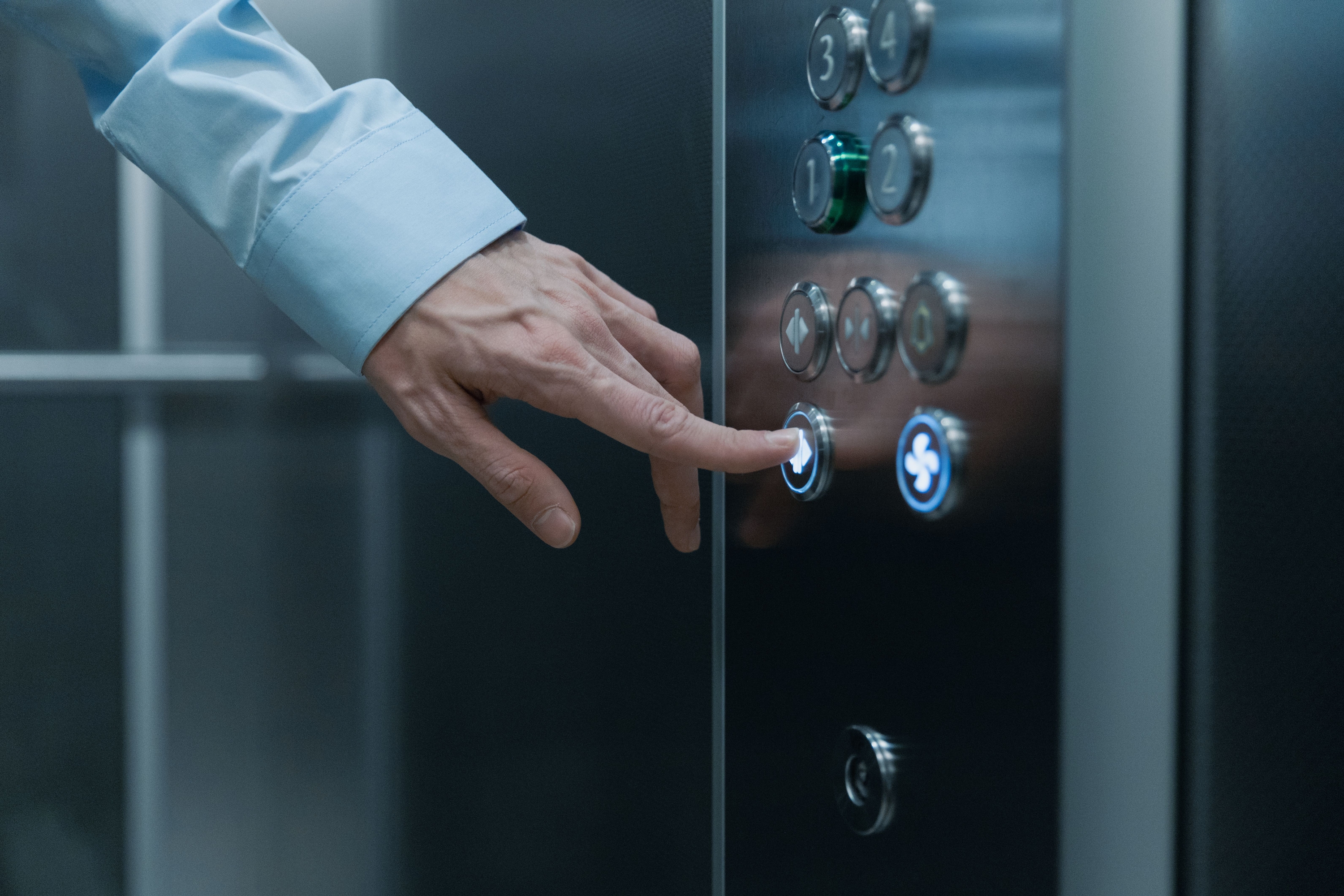 The Unspoken Elevator Etiquette Travelers Constantly Fail to Follow in Luxury Hotels