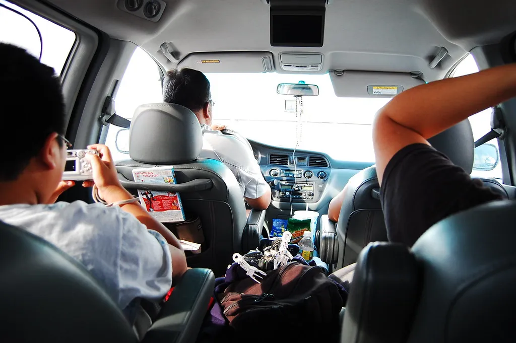 How Conversations in the Car Are Different from Conversations at Home (rafael-castillo, Flickr, CC BY 2.0)