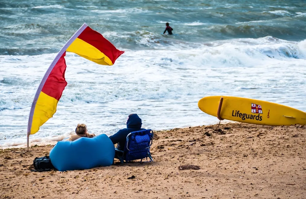 The Trend Won't Stop Until Tourists Treat the Ocean Differently (Image Credits: Rawpixel)