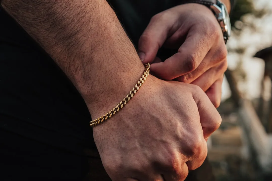 The "Free Gift" Setup (Image Credits: Unsplash)