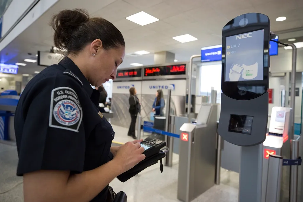 Airline Operations Teams See the Delay Coming First (Image Credits: Rawpixel)