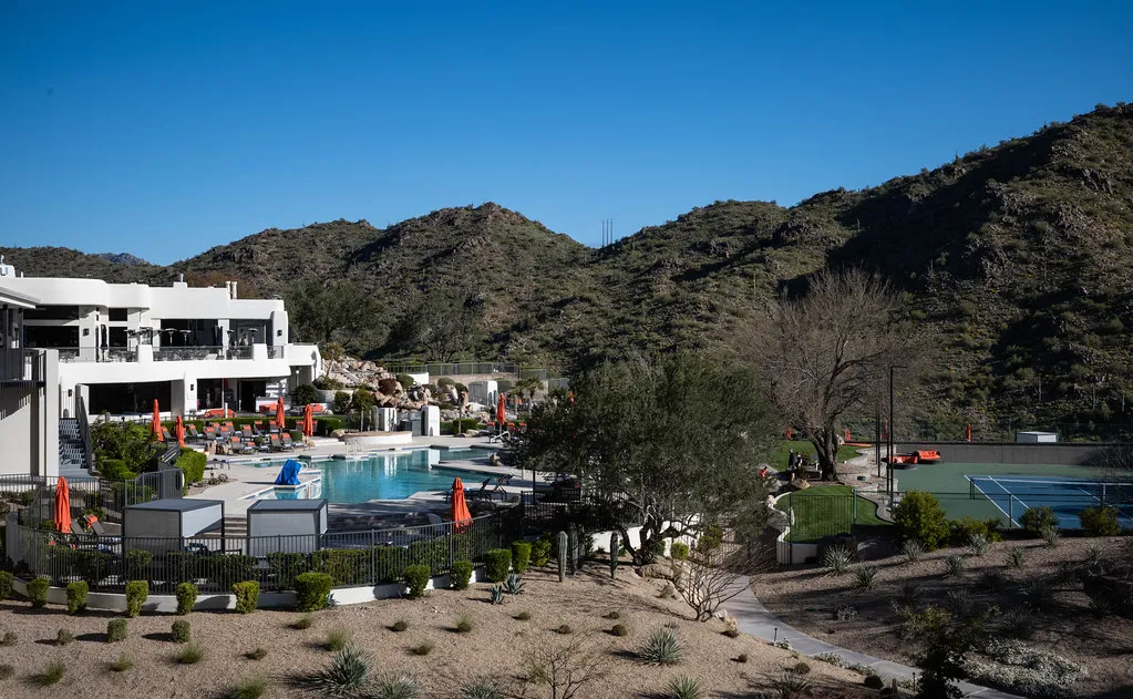A Resort Built Around the Same Idea (*rb-photo*, Flickr, CC BY 2.0)