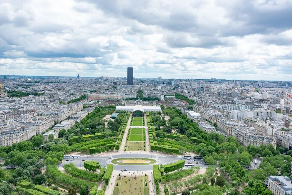 Parc de Belleville: The Free Panorama the Tour Guides Skip (Image Credits: Pexels)