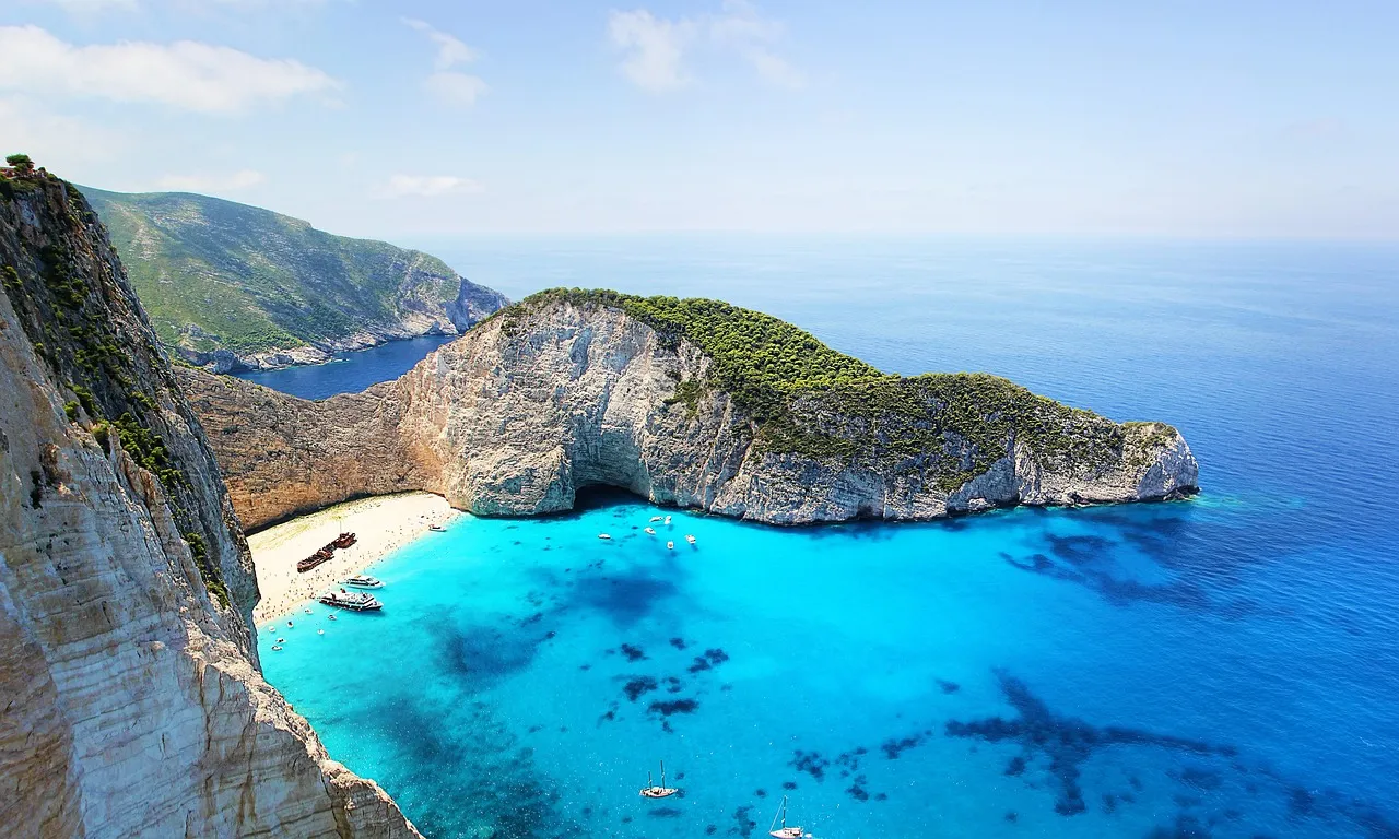 Shoal Bay East: The Beach That Earns Its Reputation (Image Credits: Pixabay)