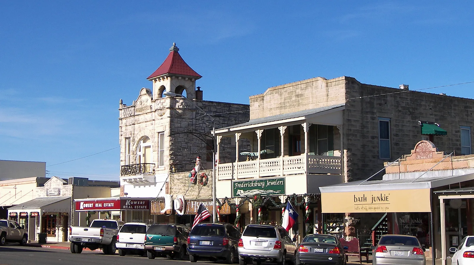 The Bigger Picture: A Town Navigating Its Own Success (By Larry D. Moore, CC BY 4.0)