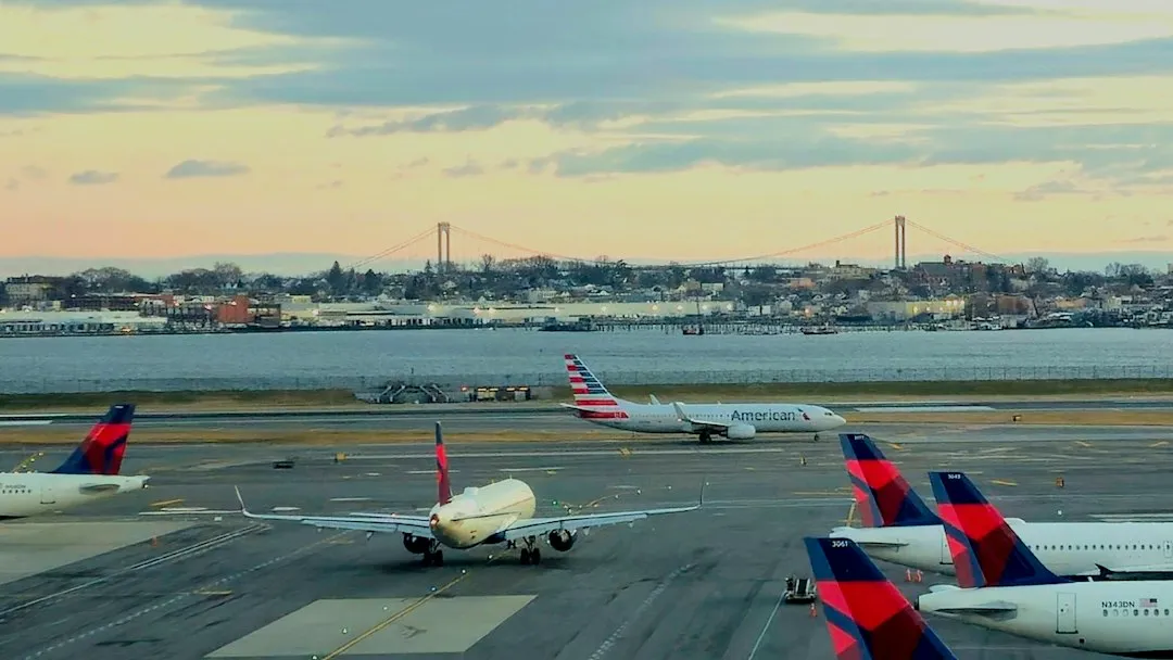 The Early Days: LaGuardia and the Skywalk (Image Credits: Unsplash)