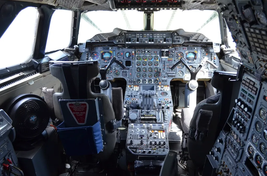 Electrical Failures and Smoke in the Cockpit (Image Credits: Rawpixel)