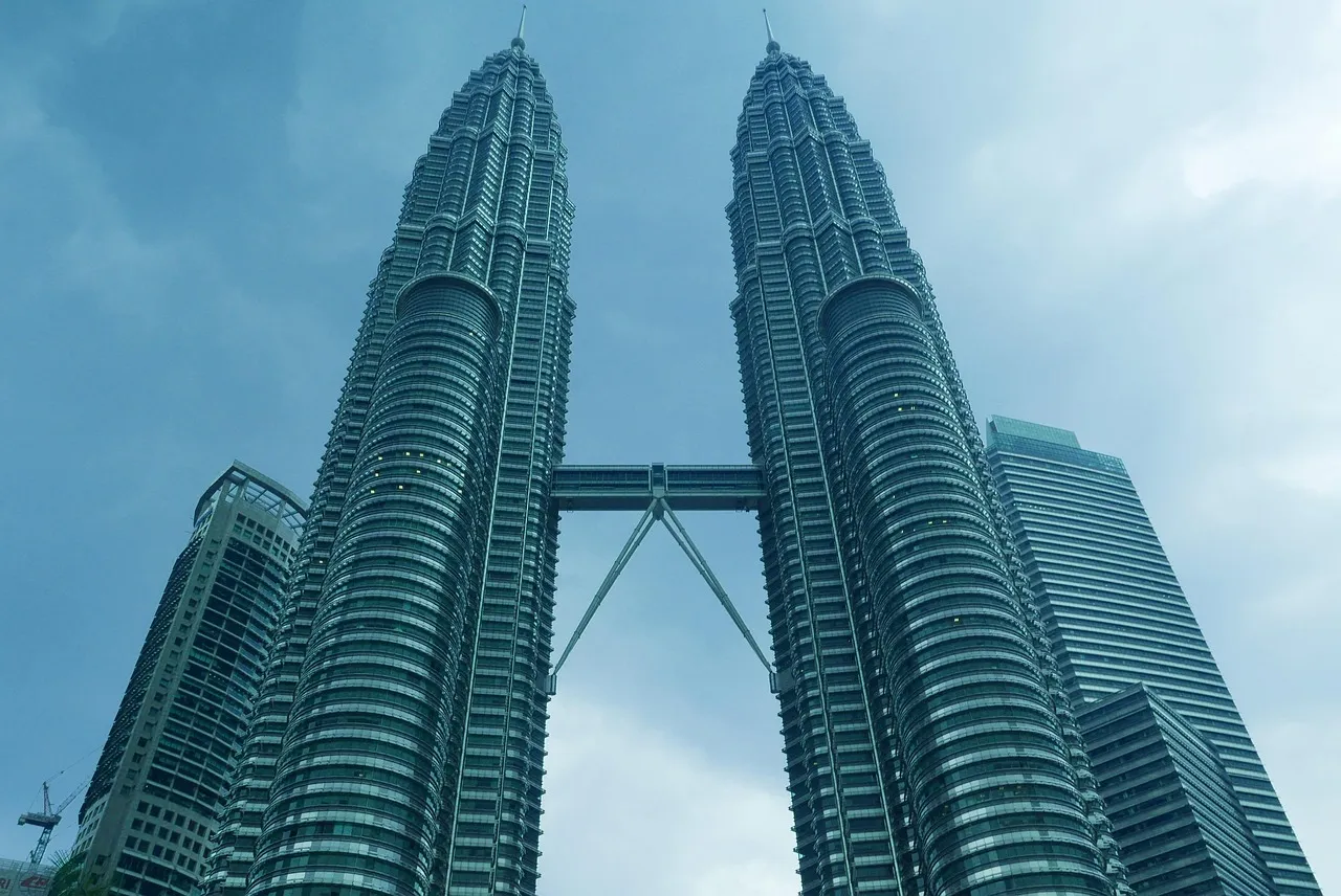 Gemini: The Curious City Hopper (Image Credits: Pixabay)
