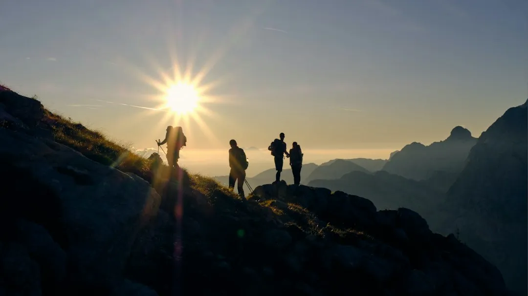 The Afternoon Window That Catches Hikers Off Guard (Image Credits: Unsplash)