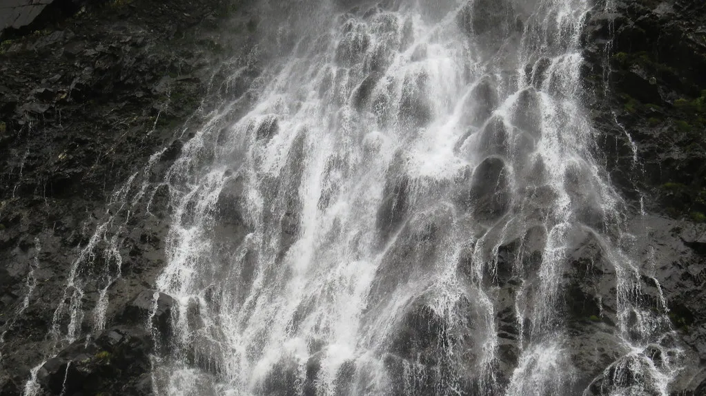 Keystone Canyon: Waterfalls Right Off the Highway (Accretion Disc, Flickr, CC BY 2.0)