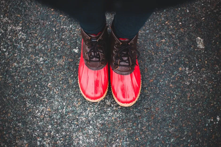 Waterproof Footwear: The Non-Negotiable Item (Image Credits: Pexels)
