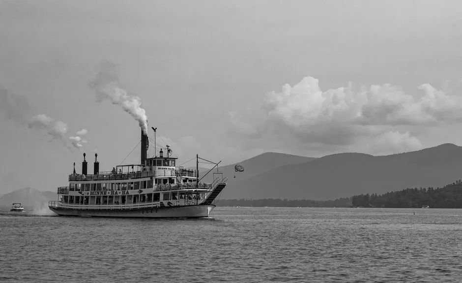 The Historic Steamboat Still Sails (Image Credits: Pexels)