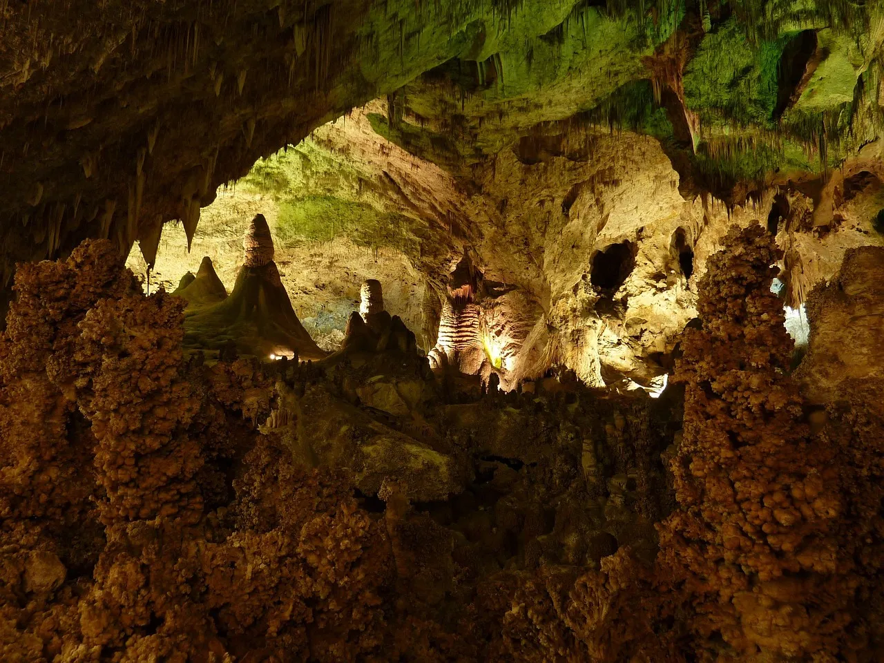 2. Carlsbad Caverns National Park, New Mexico: The Big Room Beneath the Desert (Image Credits: Pixabay)