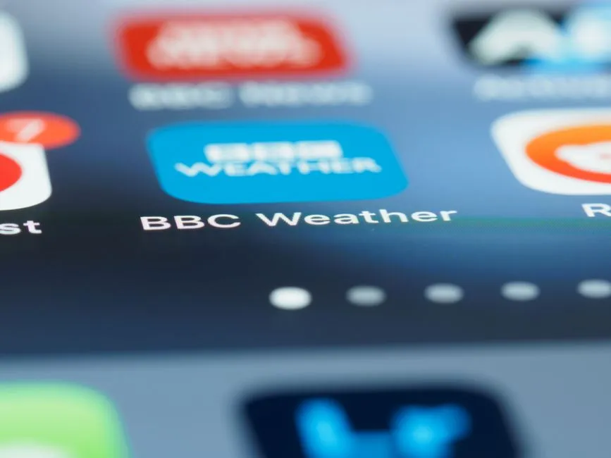 The Best Apps in 2026 for Storm-Wary Travelers (Image Credits: Pexels)