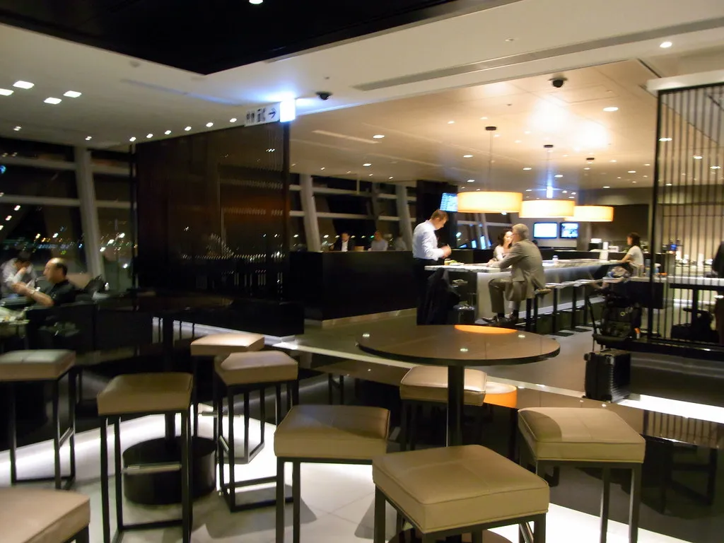The Lounge Industry Is Contracting Even as Demand Grows (Twang_Dunga, Flickr, CC BY 2.0)