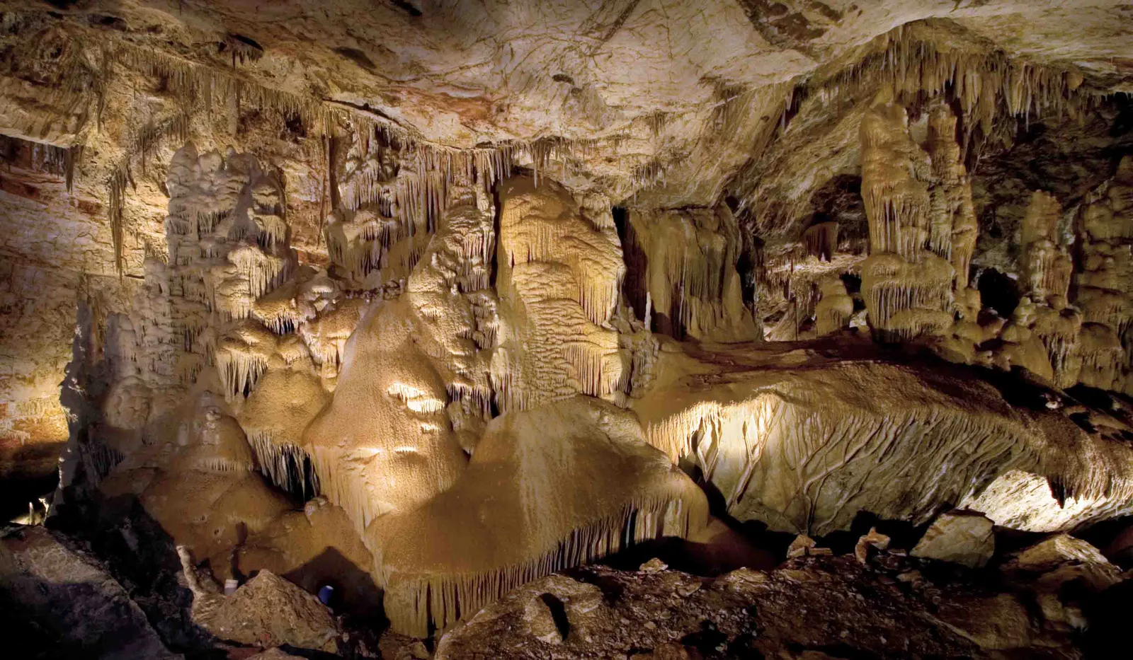 6. Kartchner Caverns State Park, Arizona: A Living Cave Hidden in the Desert (By Mike Lewis, CC BY-SA 4.0)