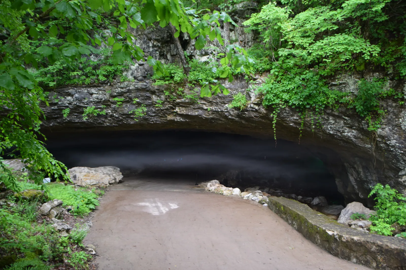 Cumberland Caverns, Tennessee, USA: 333 Feet Below the Music (By JourneyMap, CC BY-SA 4.0)