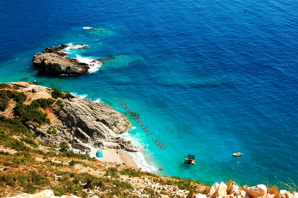 The Albanian Riviera vs. the Greek Islands (Godo-Godaj, Flickr, CC BY 2.0)