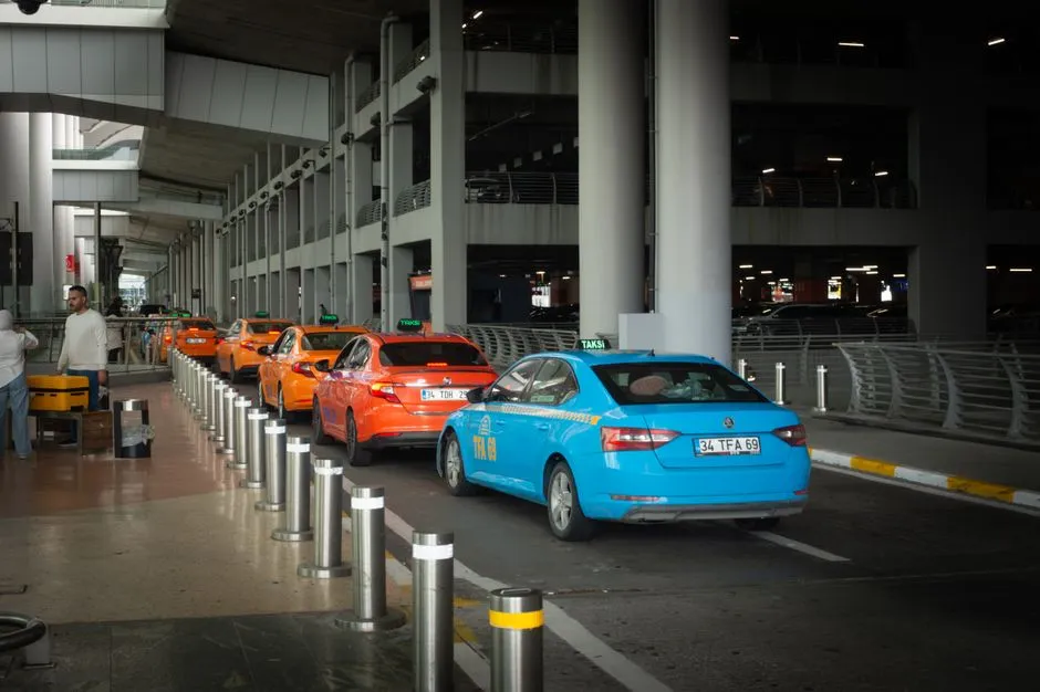 Don't Request the Ride Until You're Physically at the Pickup Zone (Image Credits: Pexels)