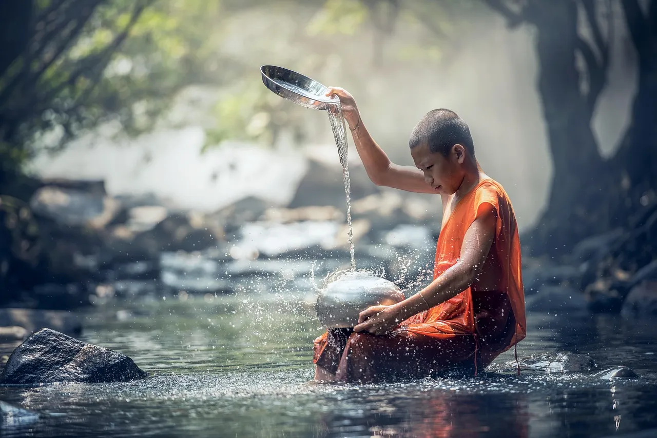 Japan: Cold Water as Spiritual Passage (Image Credits: Pixabay)