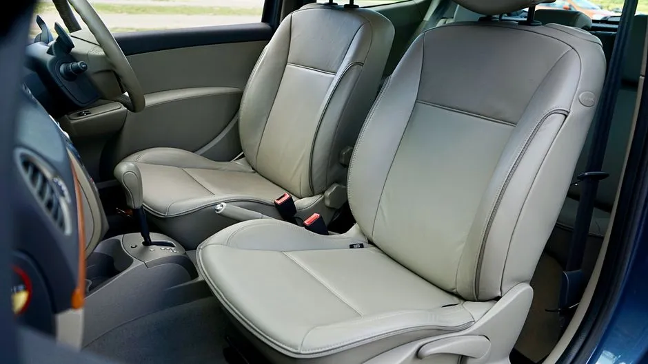 5. Front Bench Seats and the Space They Created (Image Credits: Pexels)
