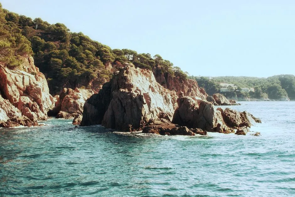 Costa Brava, Spain: Culture, Cliffs, and a Strong Safety Record (Image Credits: Pexels)