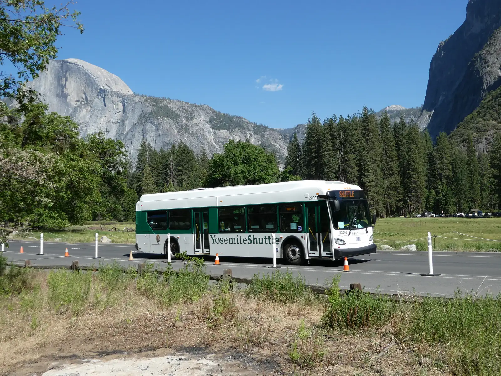 Why Yosemite's Parking Situation Makes the Shuttle Case Urgent (By Pi.1415926535, CC BY-SA 4.0)