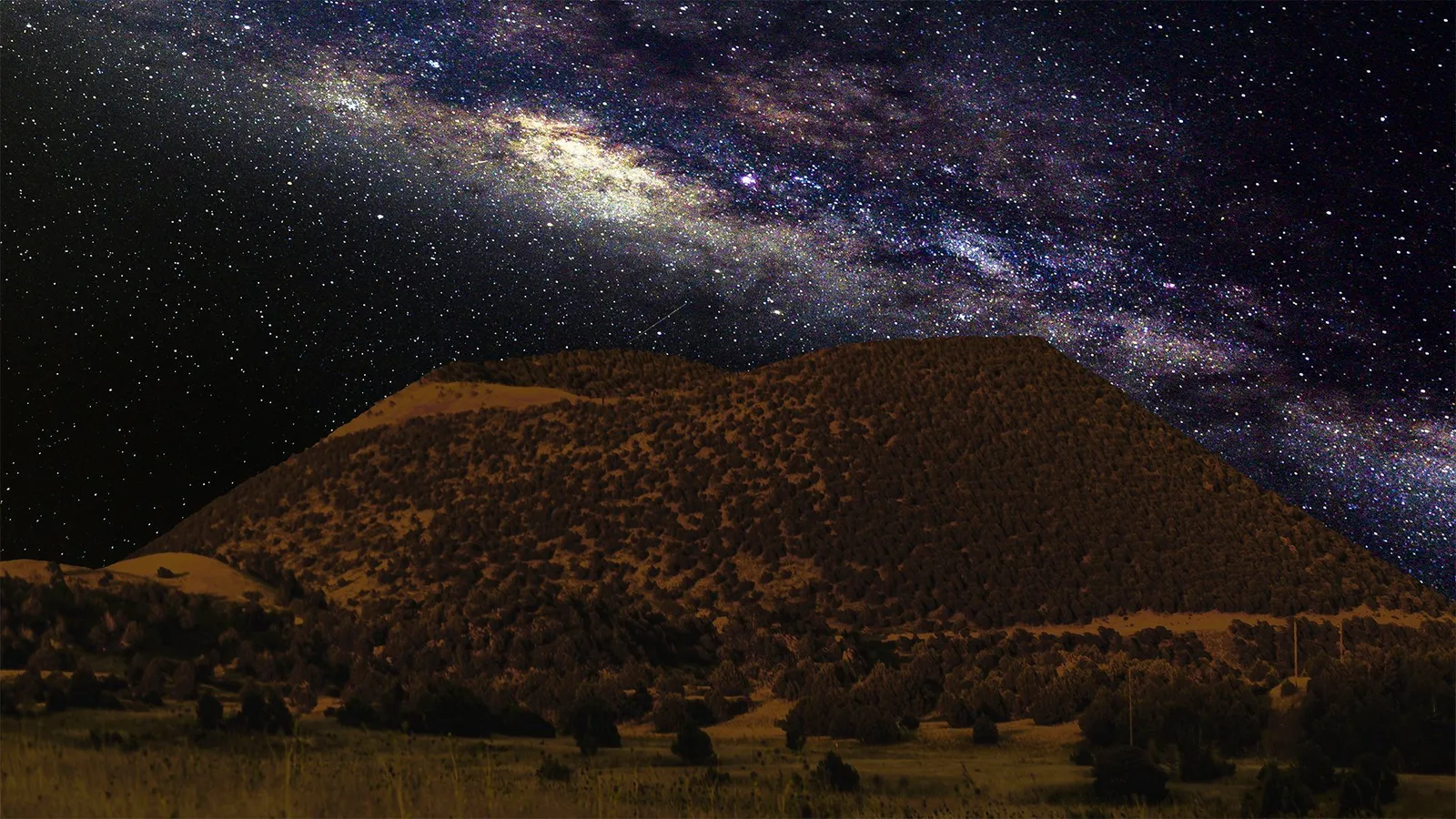Capulin Volcano: Stargazing from an Ancient Crater (By NWhitten1776, CC BY-SA 4.0)