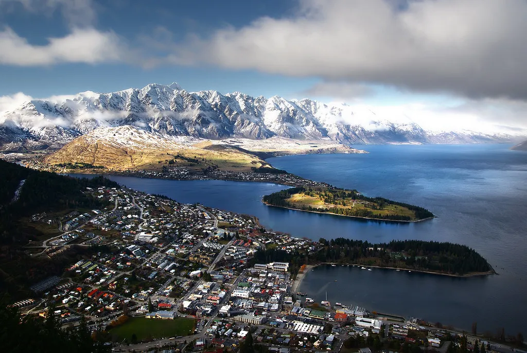 Skiing and Snowboarding at The Remarkables (Image Credits: Flickr)