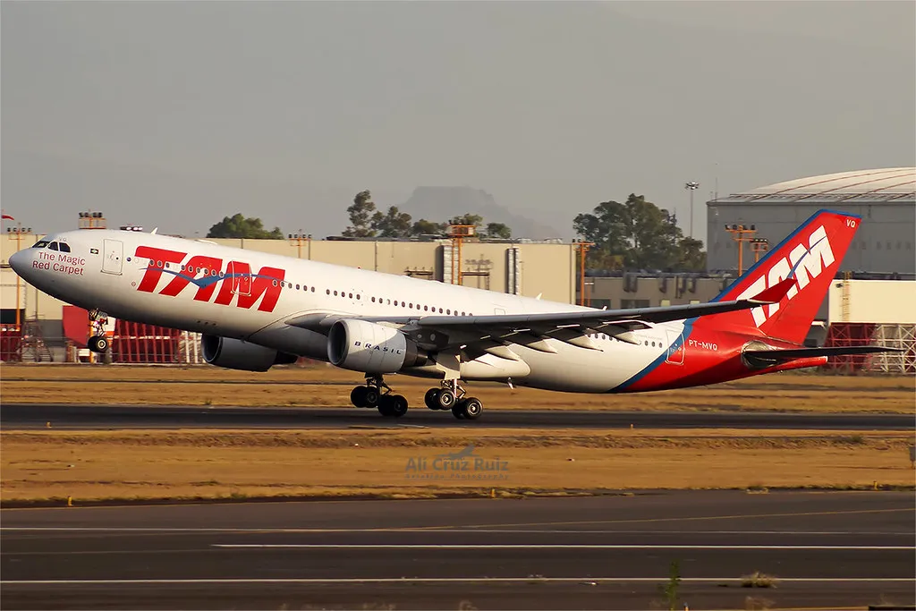 When Things Go Wrong (Alí Cruz Ruiz - Plane Spotter, Flickr, CC BY-SA 2.0)