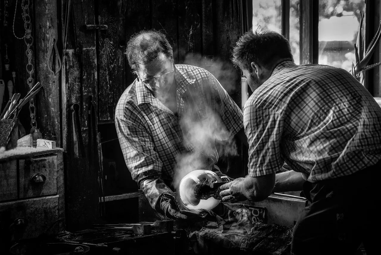 Practical Tips for Visiting a Glassblowing Town (Image Credits: Pixabay)