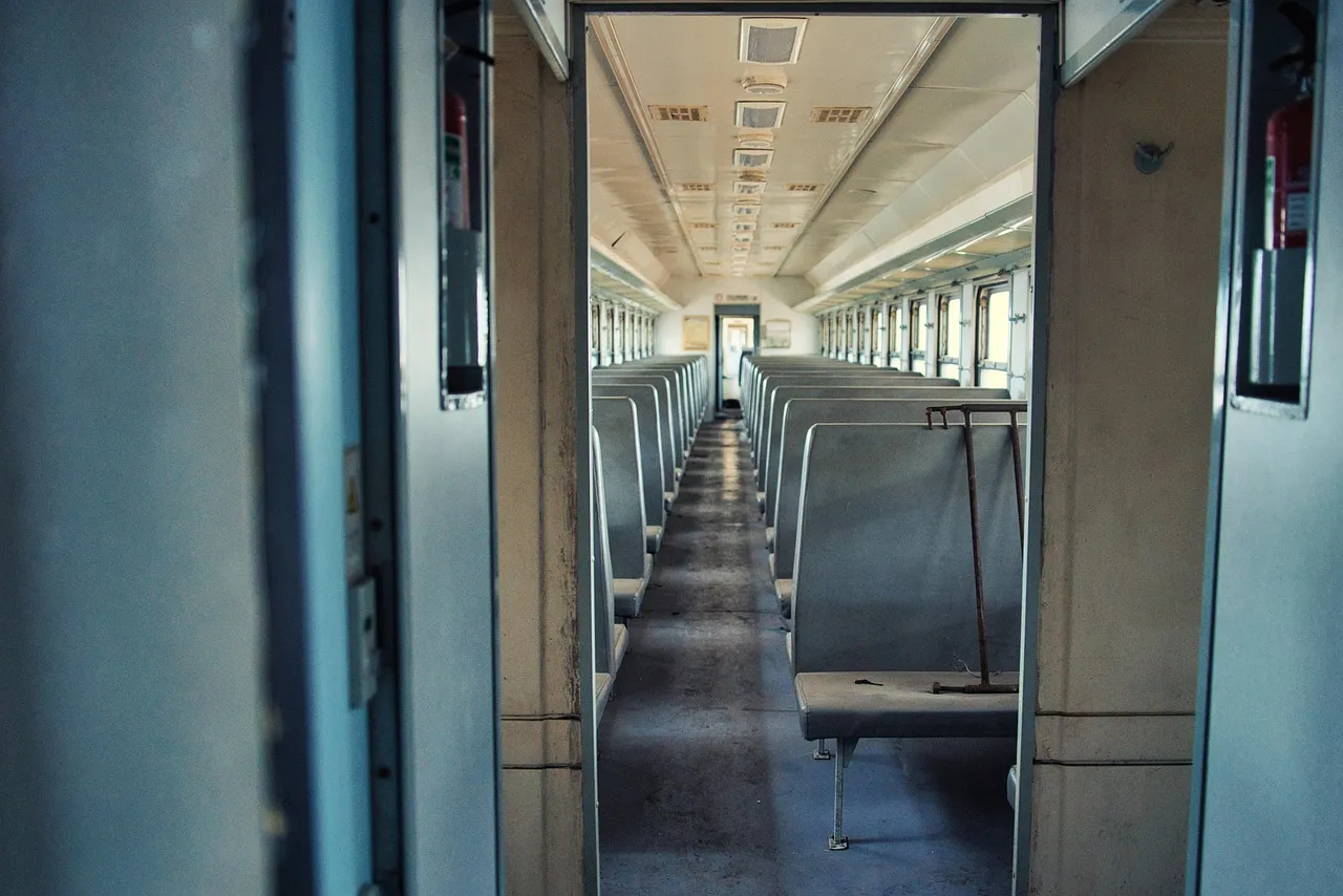 The Middle of the Train Is Where the Noise Drops (Image Credits: Pixabay)