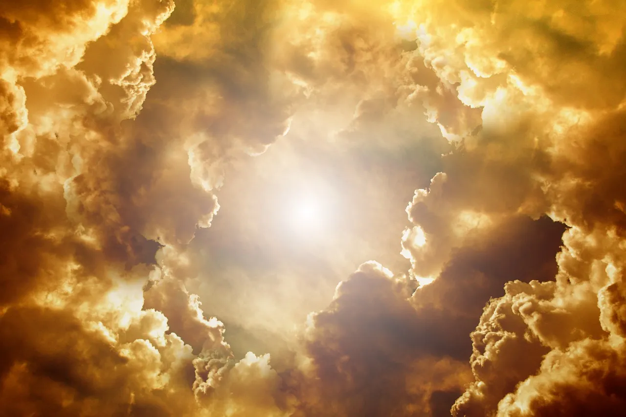 UVA vs. UVB: Understanding Which Ray Travels Through Clouds (Image Credits: Pixabay)