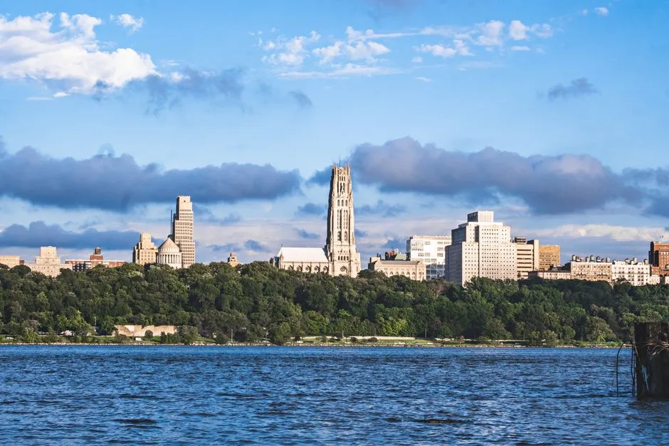 An Artists' Colony Along Morris Avenue (Image Credits: Pexels)
