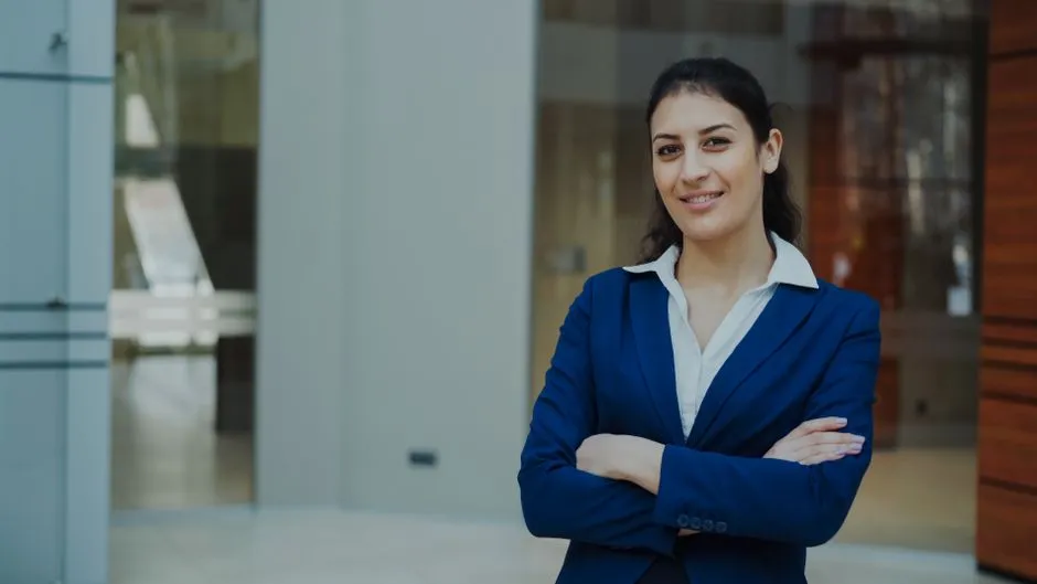 Confident Posture Is a Learned Habit, Not a Personality Trait (Image Credits: Pexels)
