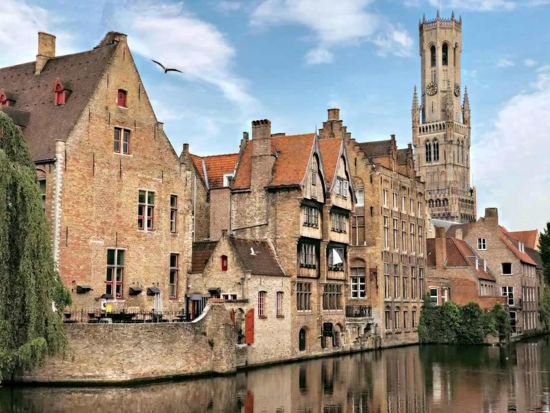 Why the Canals of Bruges Reward Walkers (Image Credits: Unsplash)