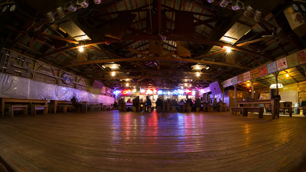 Gruene Historic District and the Guadalupe River (nan palmero, Flickr, CC BY 2.0)