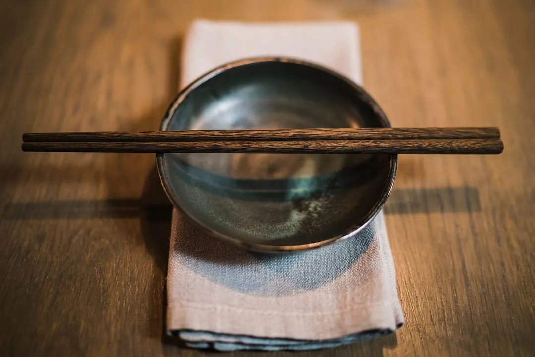3. Passing Food Directly Chopstick to Chopstick (Image Credits: Unsplash)