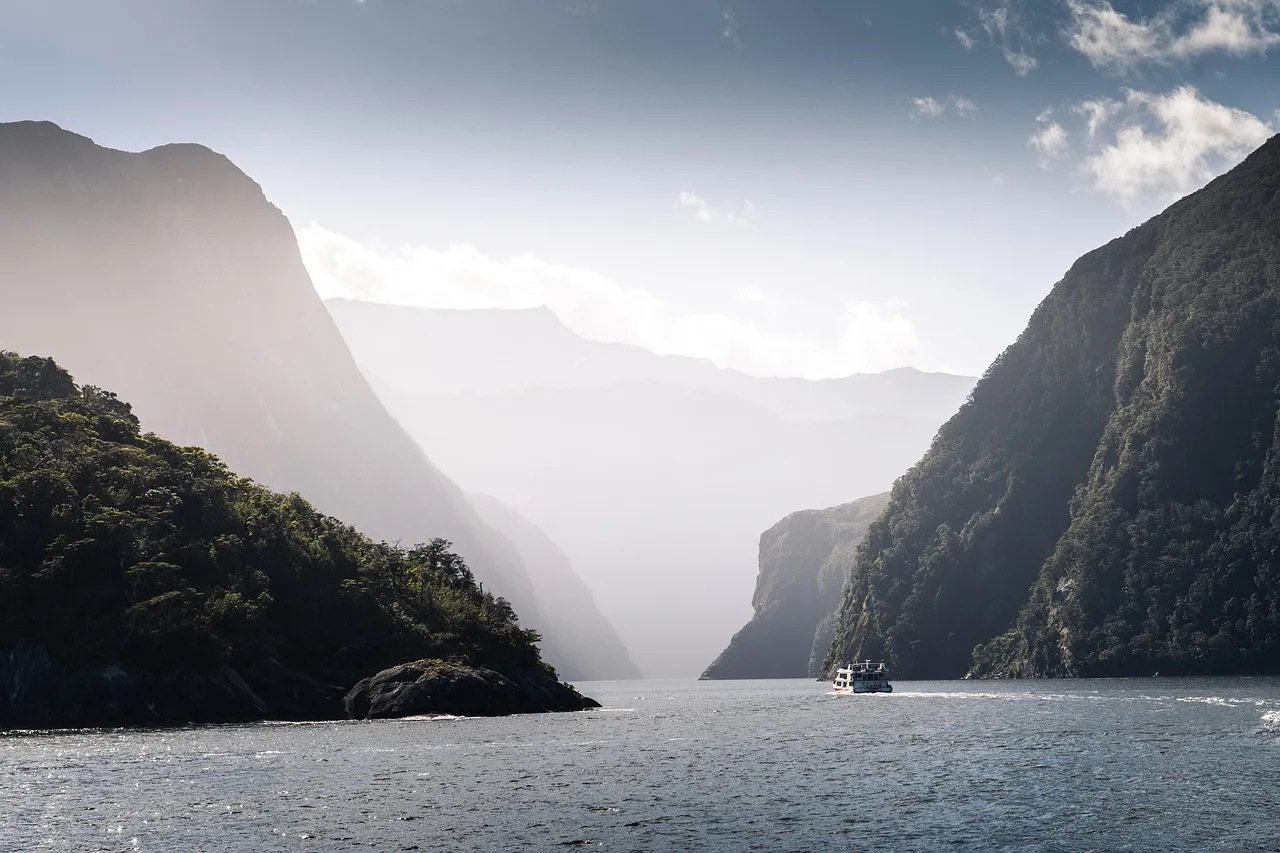 Responsible Travel on the Water (Image Credits: Pixabay)