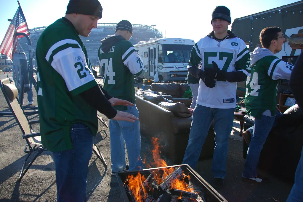 The Tailgating Culture That Starts Before Dawn (slgckgc, Flickr, CC BY 2.0)