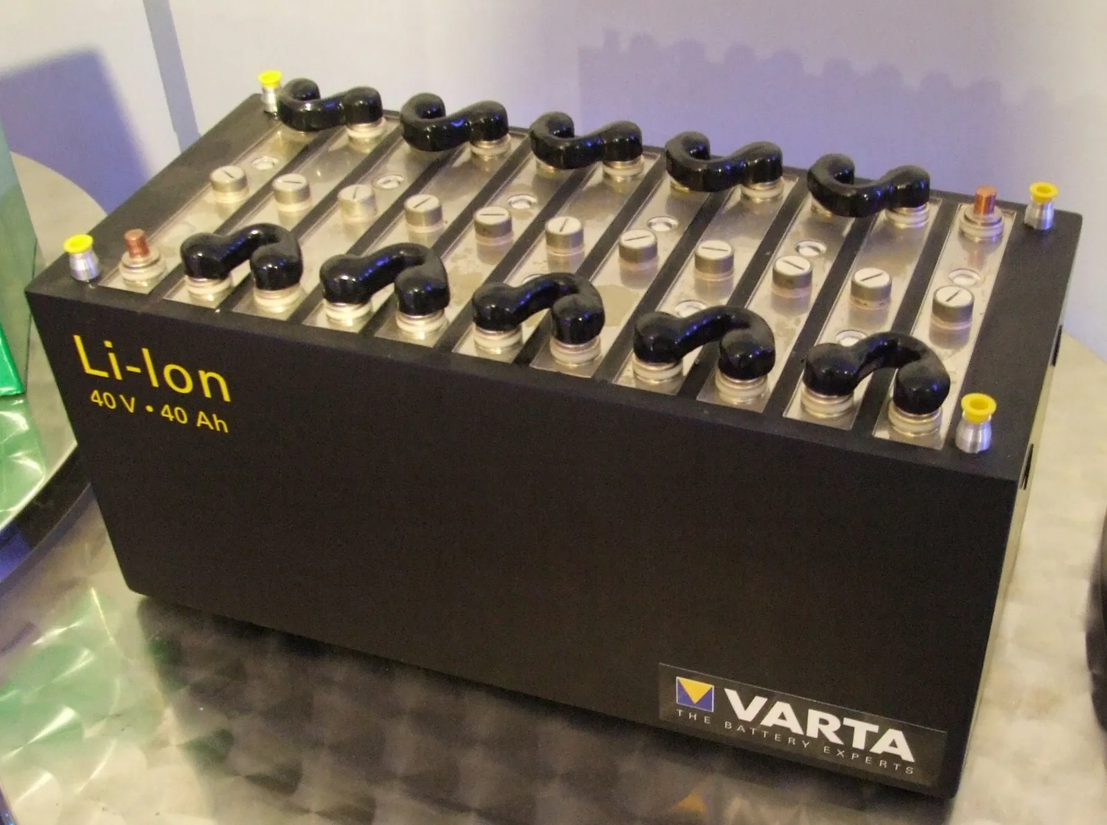 Why Cargo Holds Are the Wrong Place for a Battery (By Claus Ableiter, CC BY-SA 4.0)