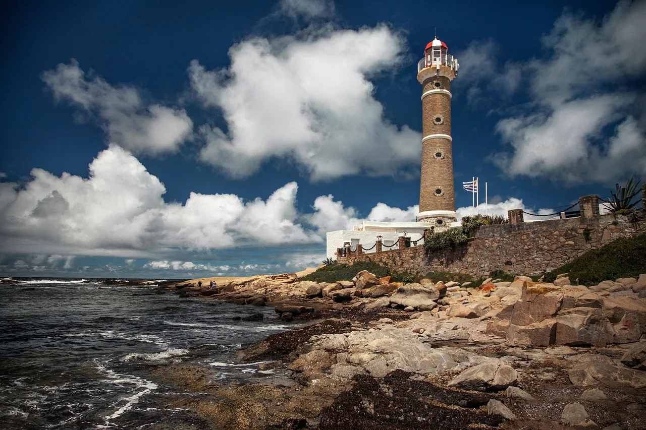 The Rise of Responsible, Low-Impact Coastal Travel (Image Credits: Pixabay)