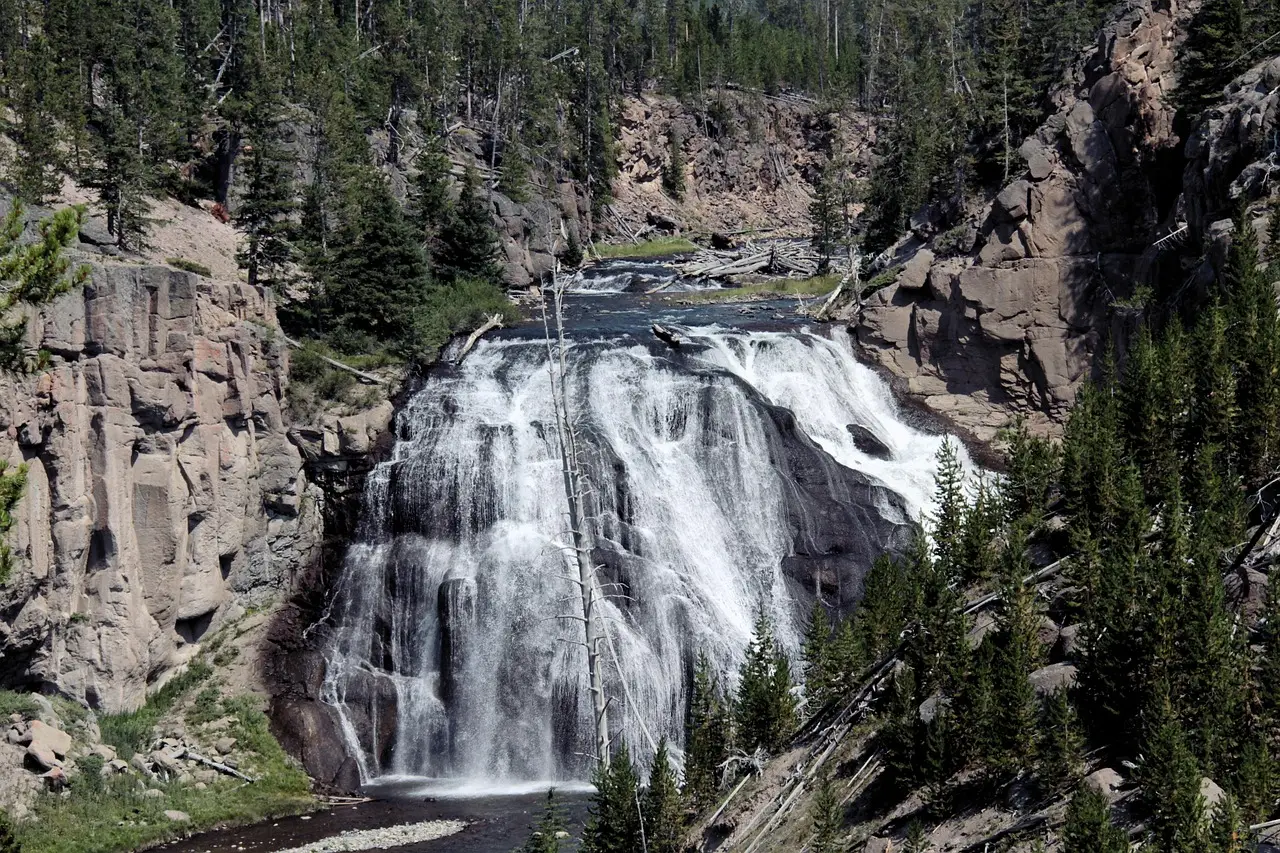 Fairy Falls and the Backcountry Rewards (Image Credits: Pixabay)
