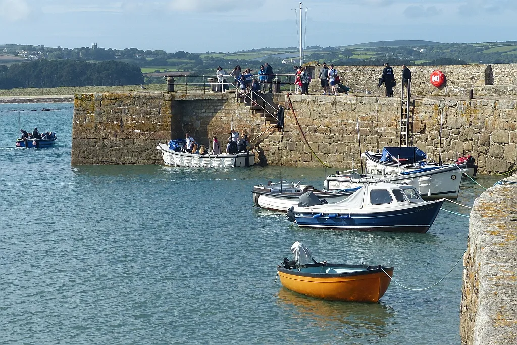 A Working Waterfront That Still Feels Real (Geograph Britain and Ireland, CC BY-SA 2.0)