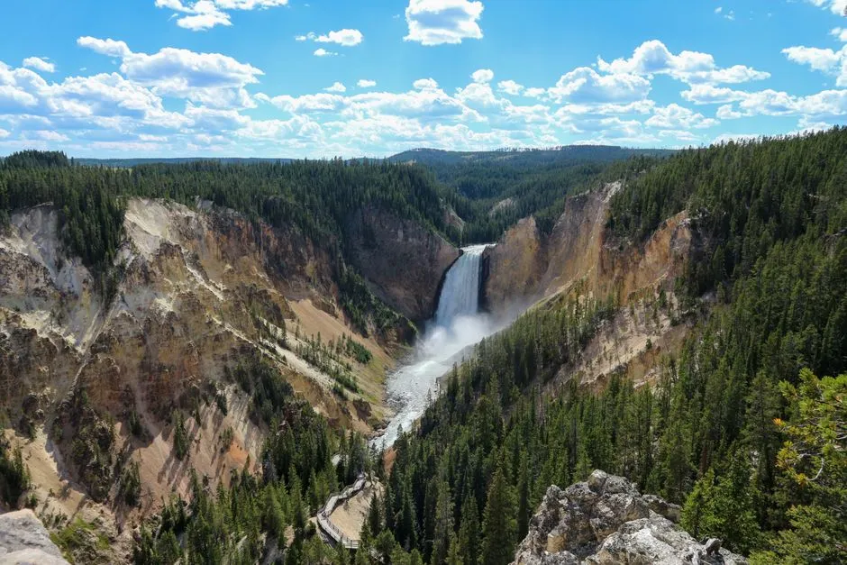 How Yellowstone's Waterfall Count Compares to Other Parks (Image Credits: Pexels)