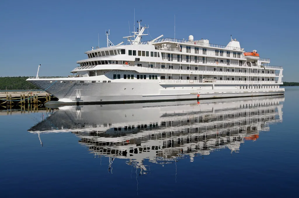 Luxury and Expedition Cruises: Book Early or Miss Out (dgjarvis10@gmail.com, Flickr, CC BY-SA 2.0)