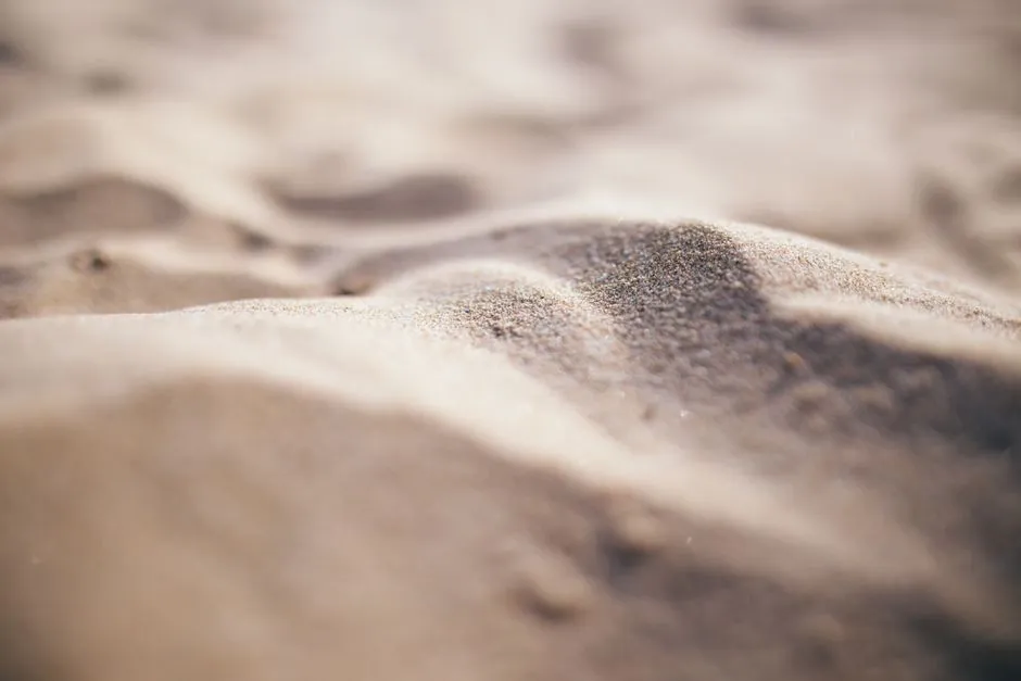 Loose, Dry Sand Defeats Even a Deep Anchor (Image Credits: Pexels)
