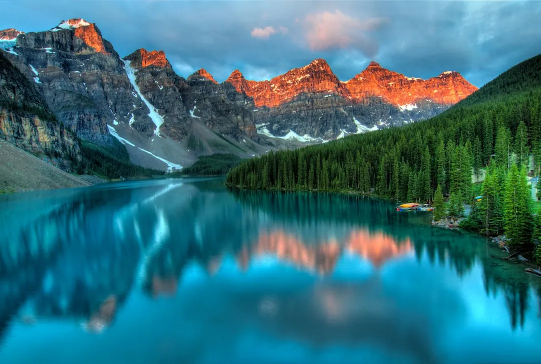 Moraine Lake: The Valley of the Ten Peaks (Image Credits: Unsplash)